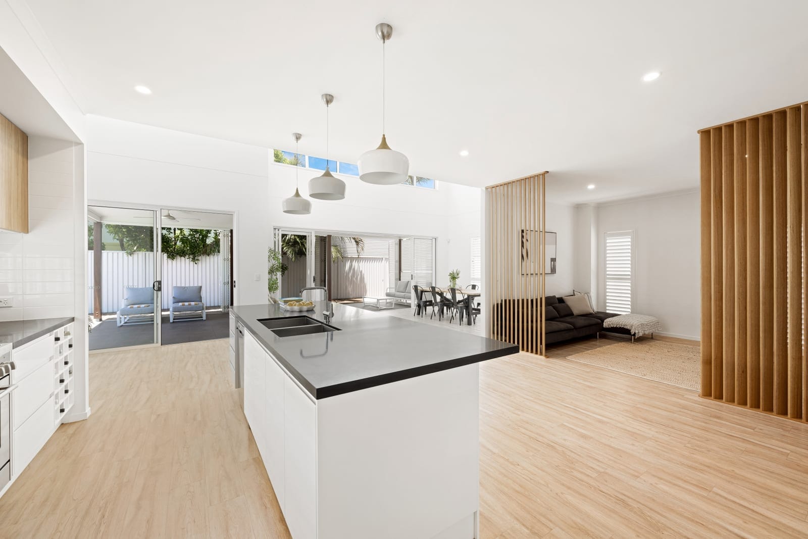 Beachside Perfection: Family-Friendly & Stylish!