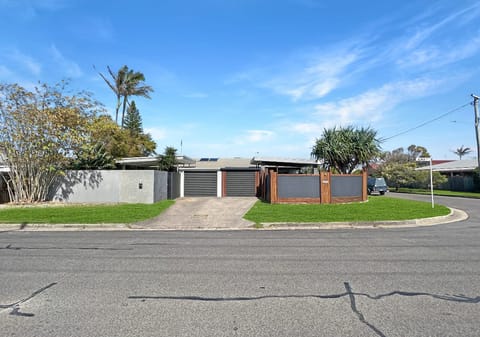 Unparalleled duplex opportunity to tap into prized beachside market.