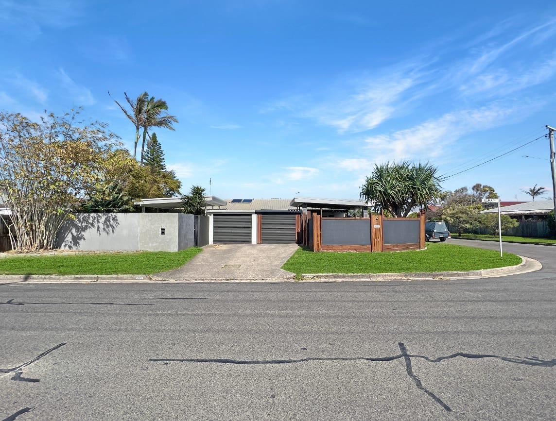Vast potential with seaside duplex on two titles.