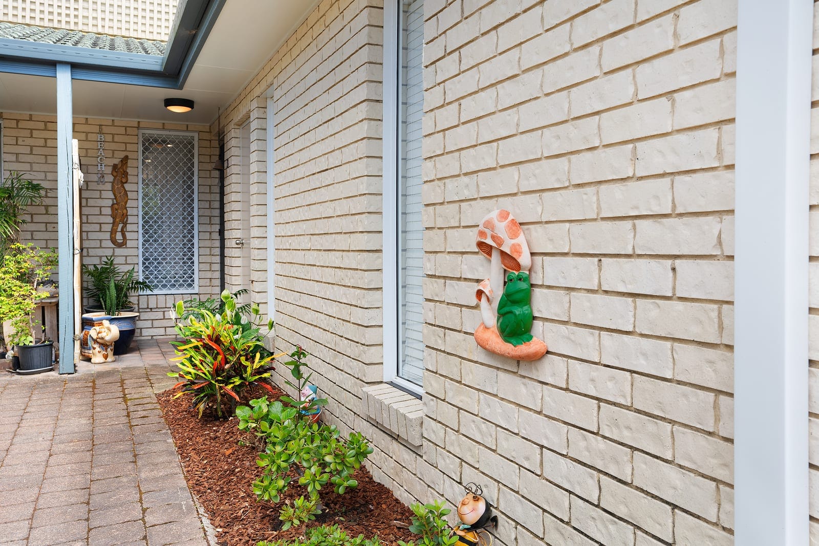 Location, Low maintenance, Ready to sell!