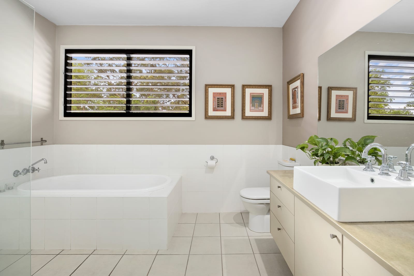Exquisite Split Level Home, Neighbouring Mt Coolum National Park