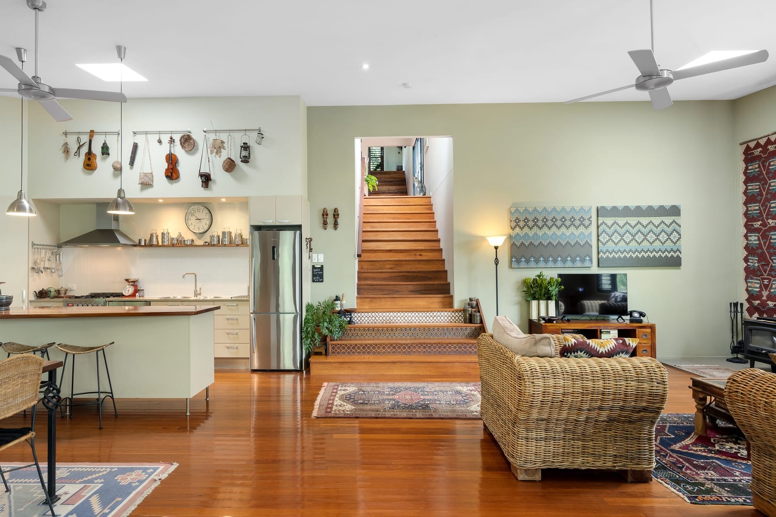 Exquisite Split Level Home, Neighbouring Mt Coolum National Park