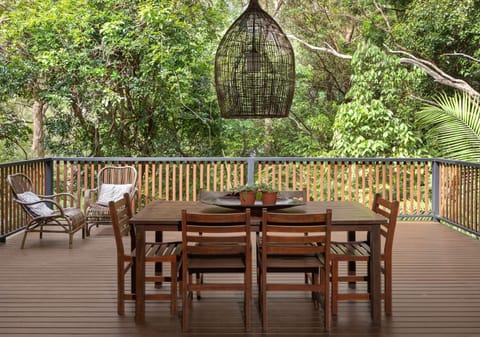 Exquisite Split Level Home, Neighbouring Mt Coolum National Park
