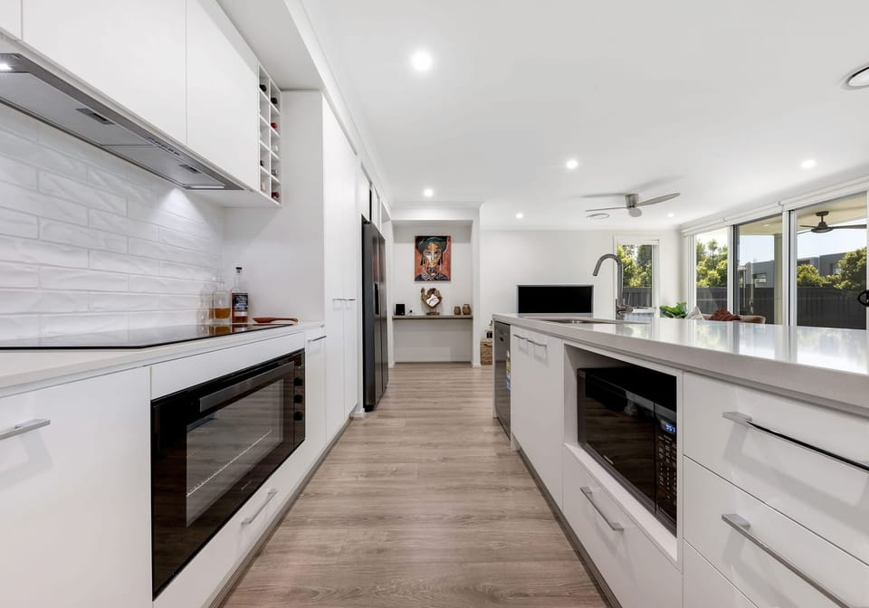 Elegant, Contemporary Designer Living!
