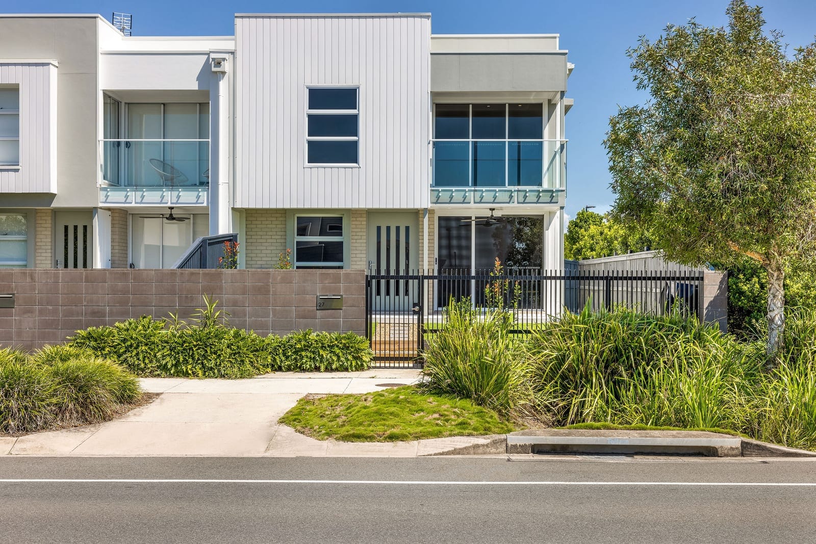 Elegant, Contemporary Designer Living!