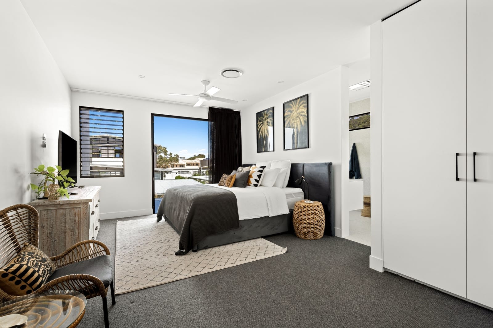 Award Winning Home in Premium Beachside Location