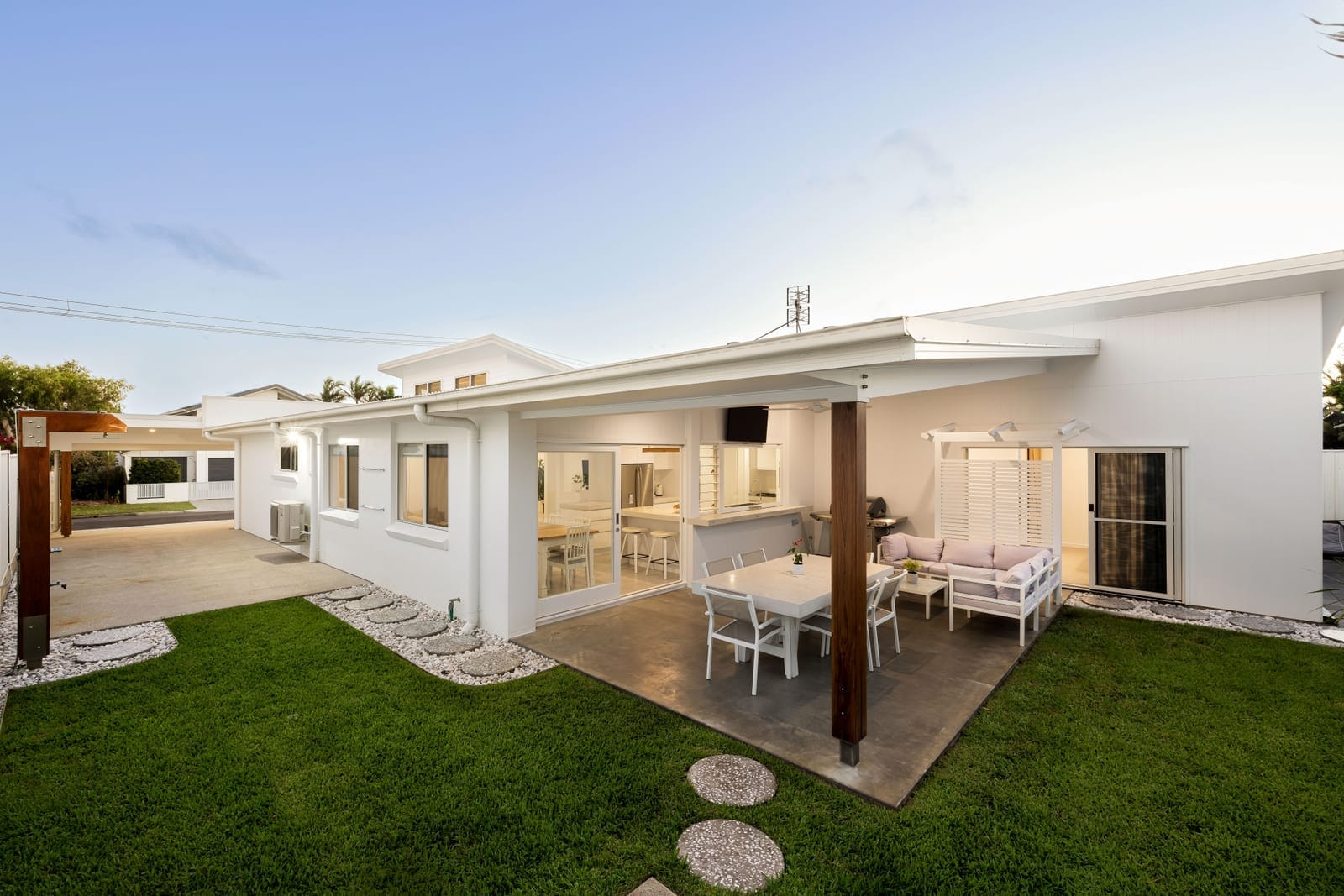 Contemporary retreat in desirable beachside locale!