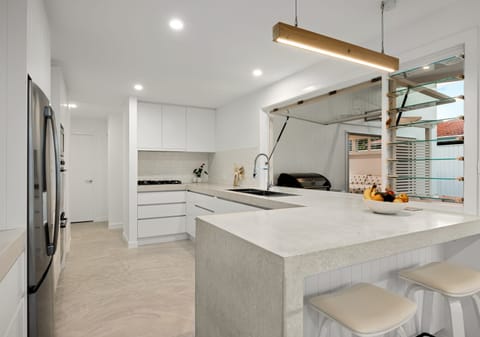 Contemporary retreat in desirable beachside locale!