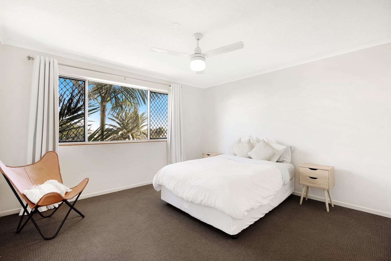 Absolute Beachfront with Rooftop Terrace!
