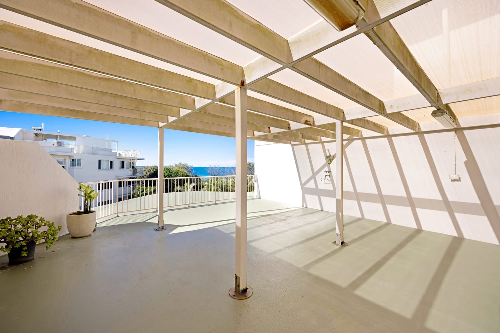 Absolute Beachfront with Rooftop Terrace!
