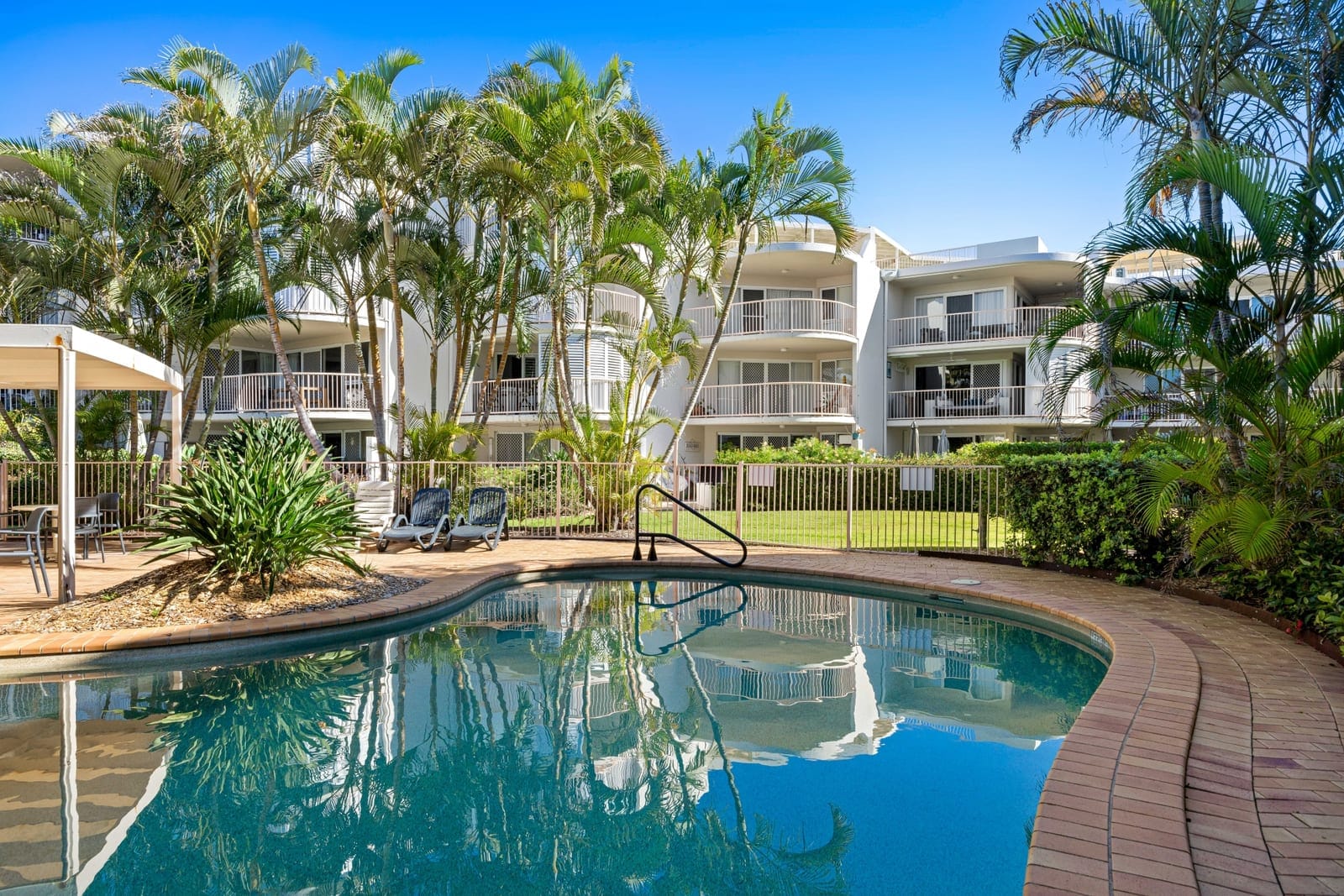 Absolute Beachfront with Rooftop Terrace!