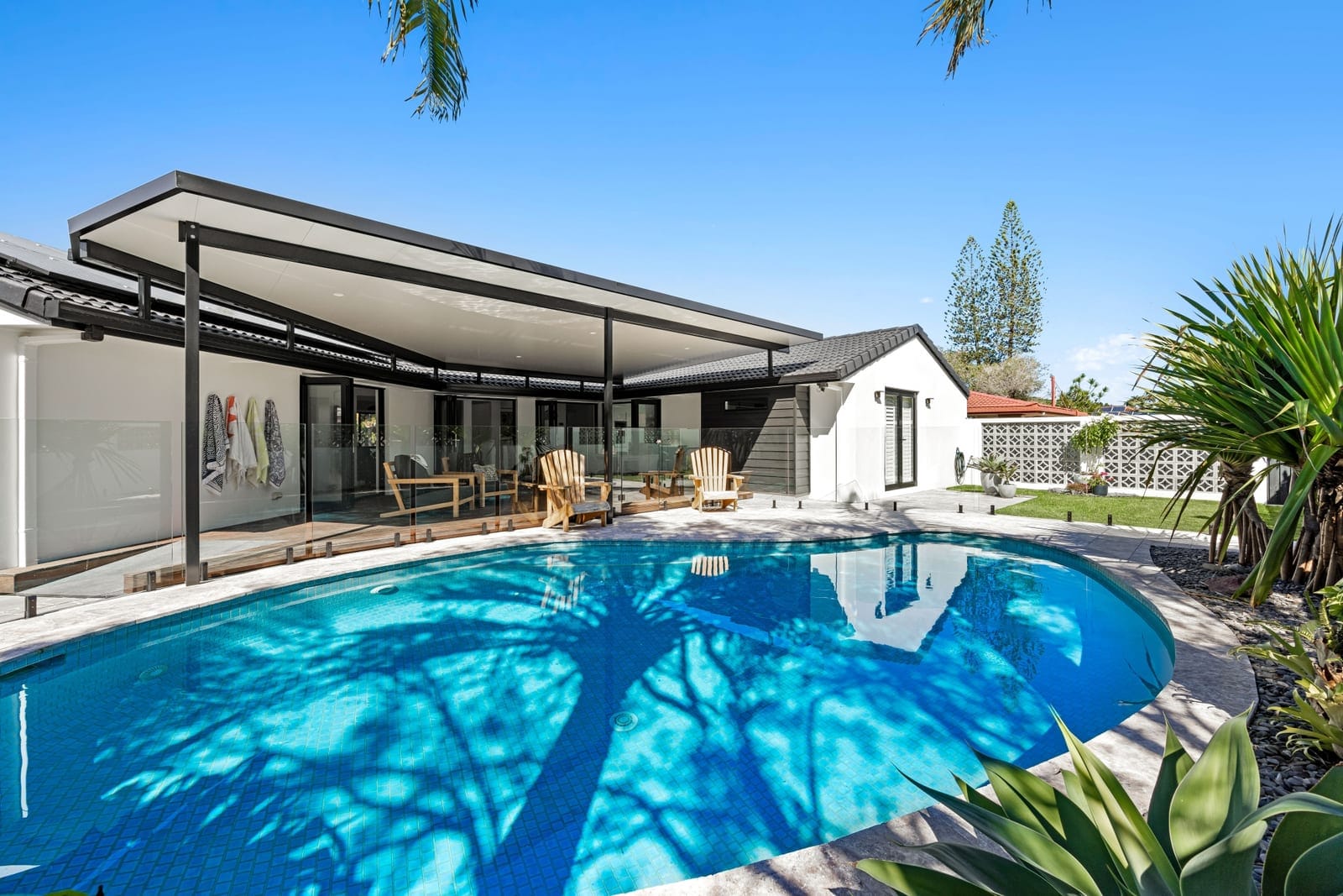 North Facing, Family-Friendly Entertainer!