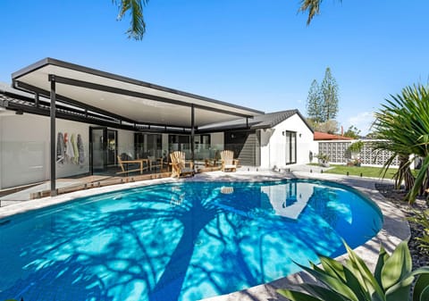 North Facing, Family-Friendly Entertainer!