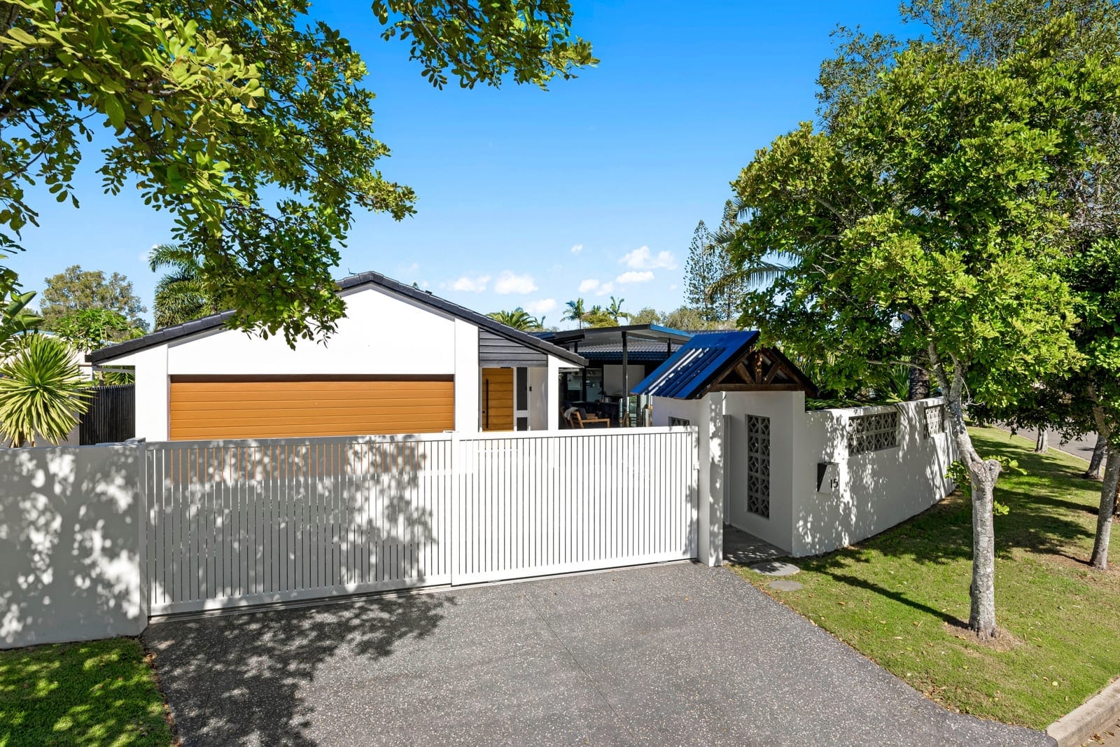 North Facing, Family-Friendly Entertainer!
