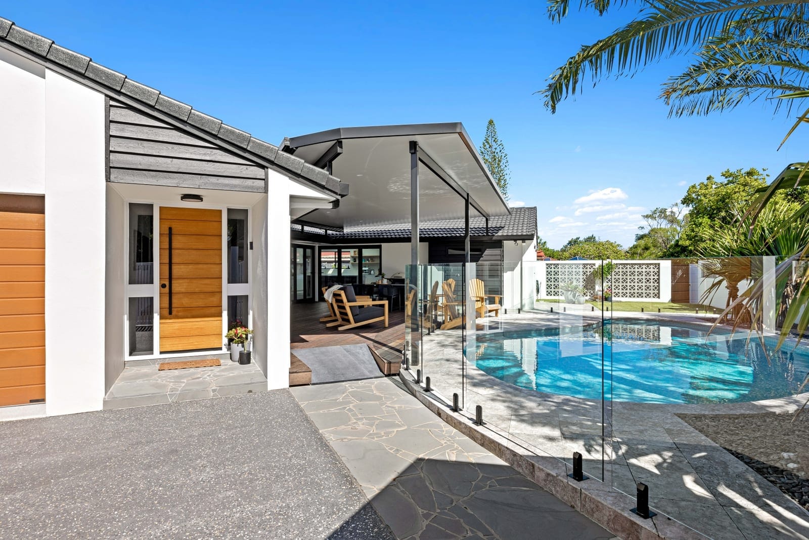 North Facing, Family-Friendly Entertainer!
