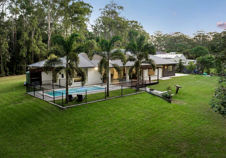 Luxurious Forest Living with Spectacular Outdoor Entertaining!