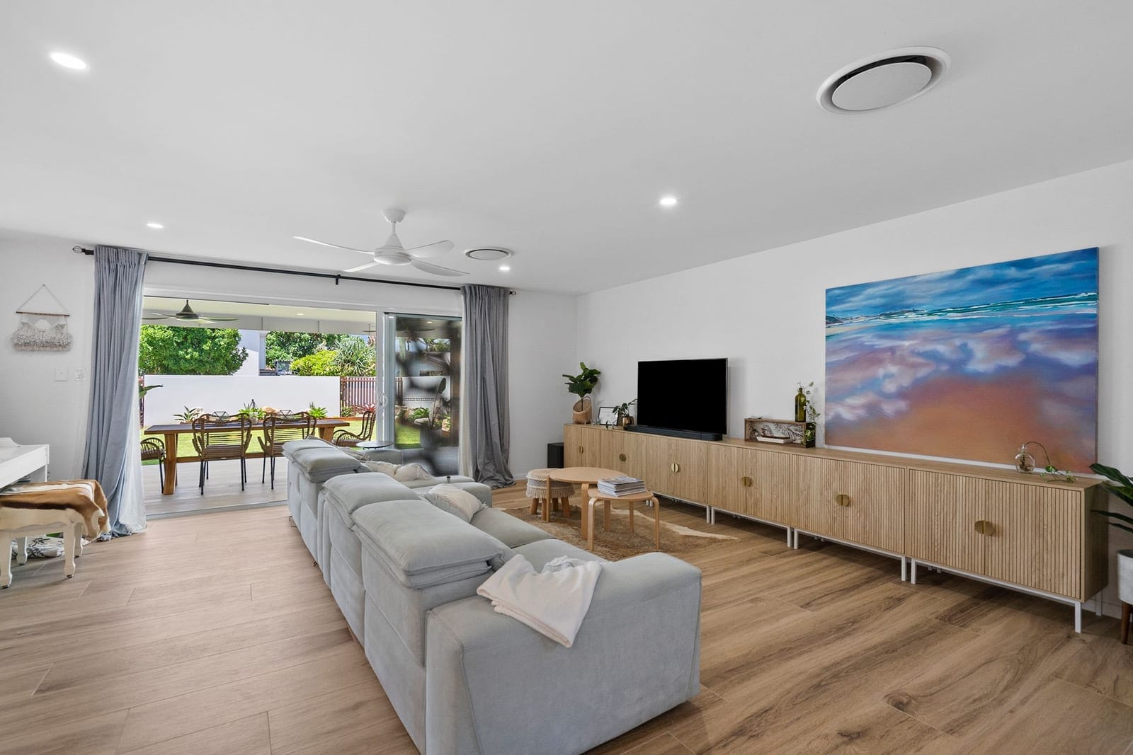 Modern Coastal Beachside Residents