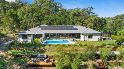 Family Acreage Entertainer!