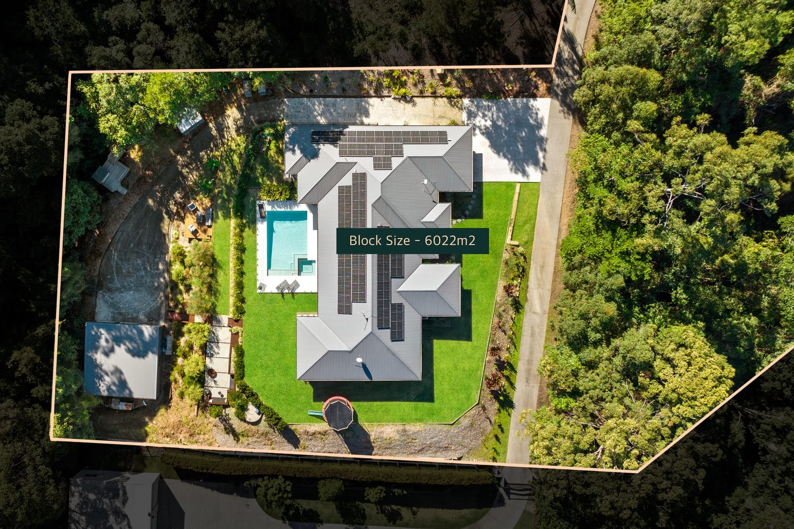 Family Acreage Entertainer!