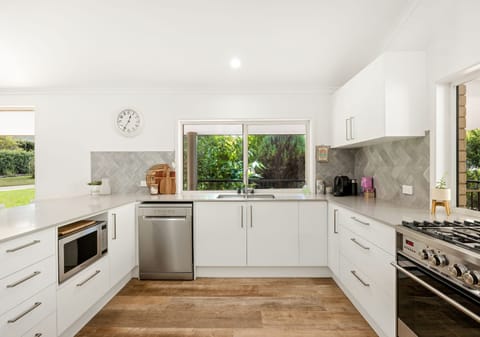 Single-Level, Dual Living Delight!