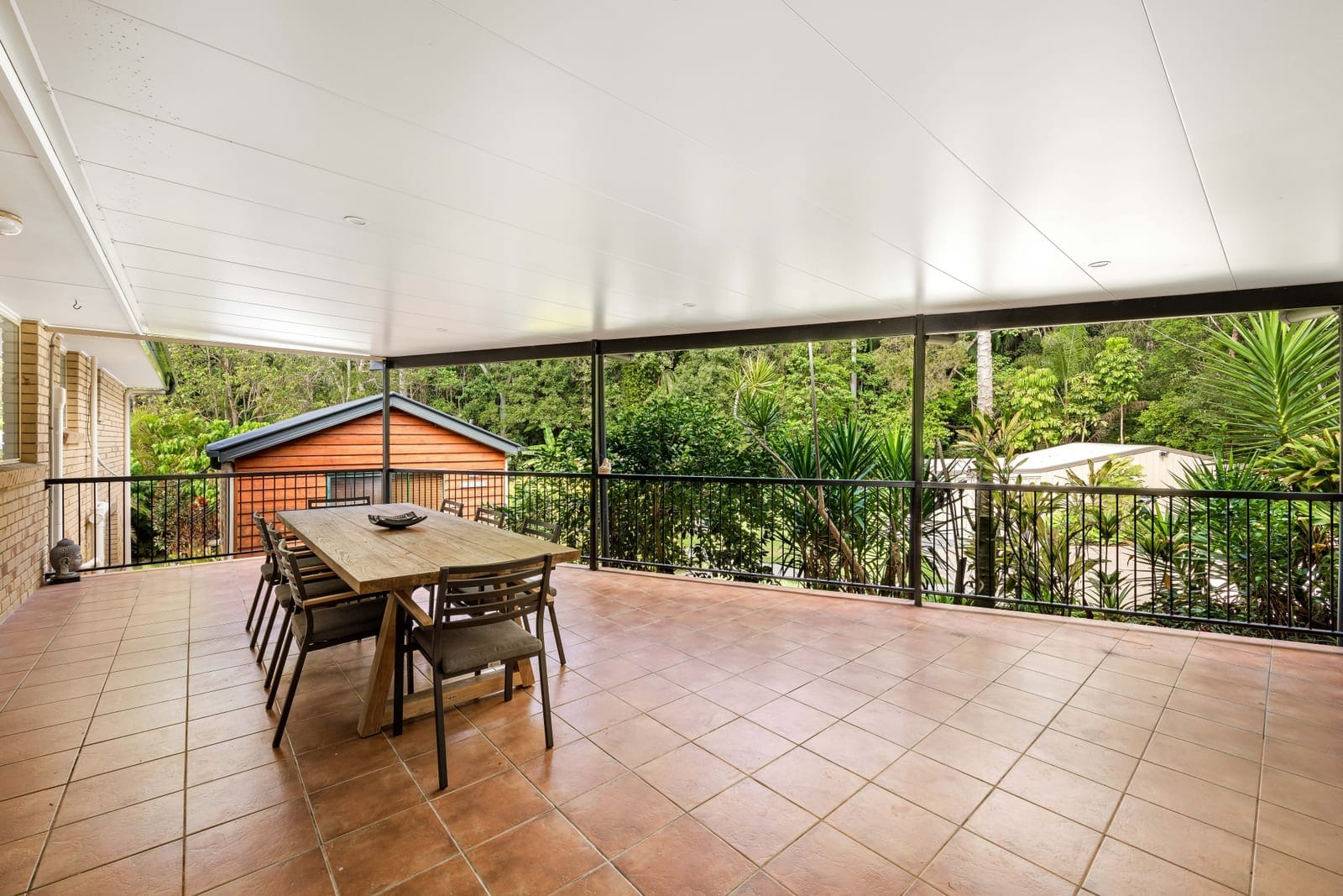 Single-Level, Dual Living Delight!