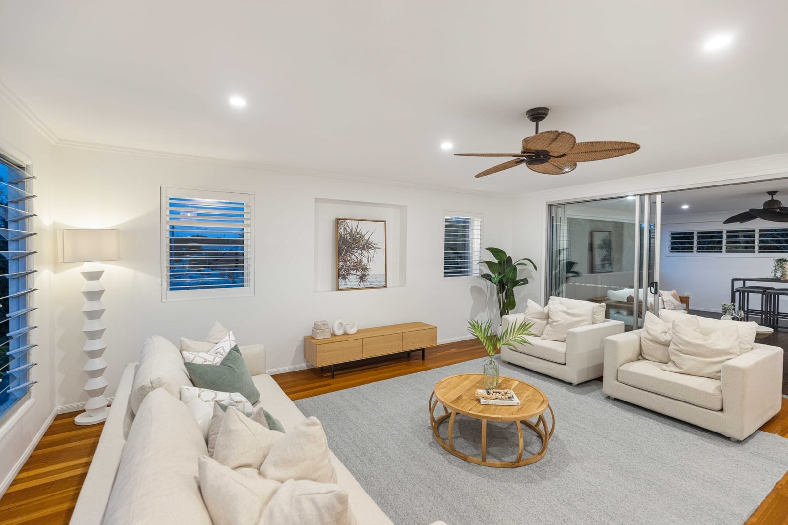 Beachside Entertainer: Footsteps to Lake, Surf, Sand!