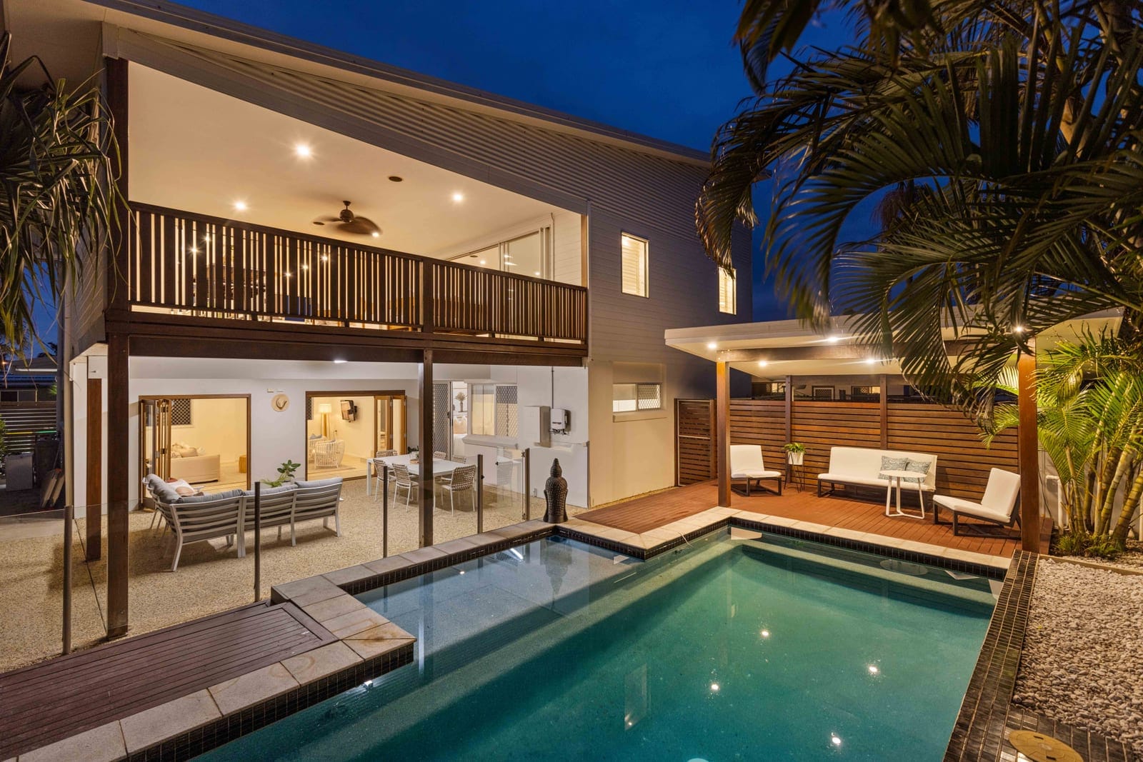 Beachside Entertainer: Footsteps to Lake, Surf, Sand!