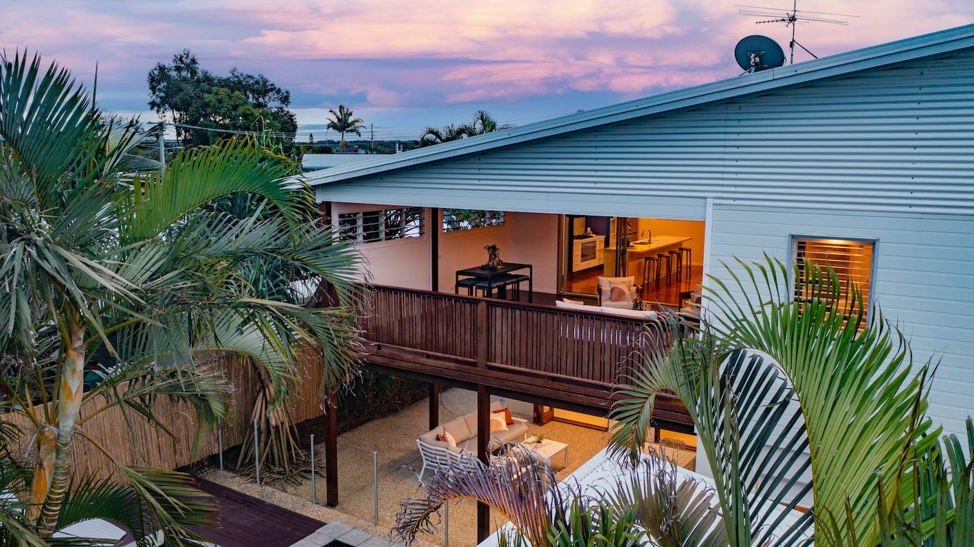 Beachside Entertainer: Footsteps to Lake, Surf, Sand!