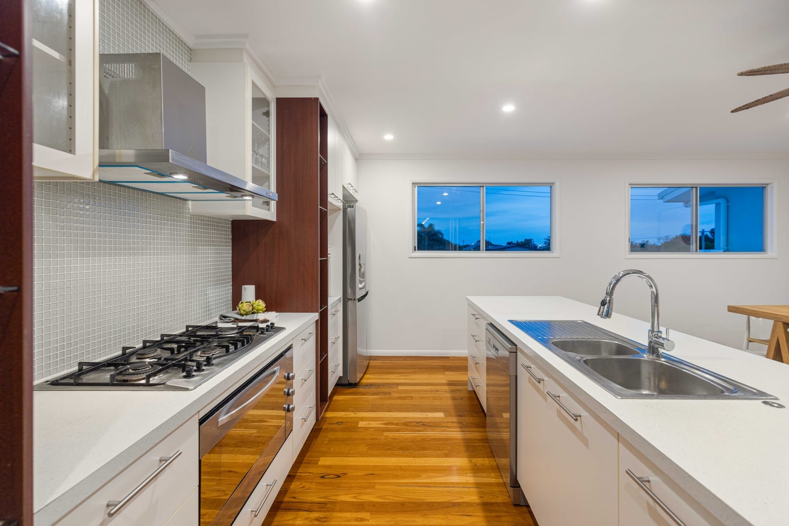 Beachside Entertainer: Footsteps to Lake, Surf, Sand!