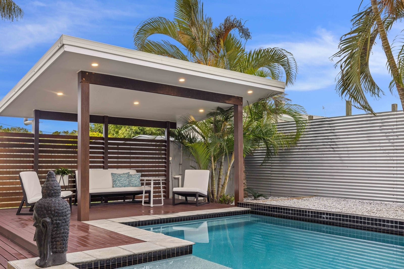 Beachside Entertainer: Footsteps to Lake, Surf, Sand!
