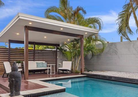 Beachside Entertainer: Footsteps to Lake, Surf, Sand!