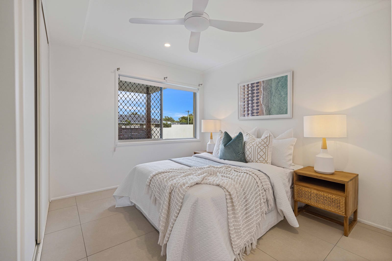 Beachside Entertainer: Footsteps to Lake, Surf, Sand!
