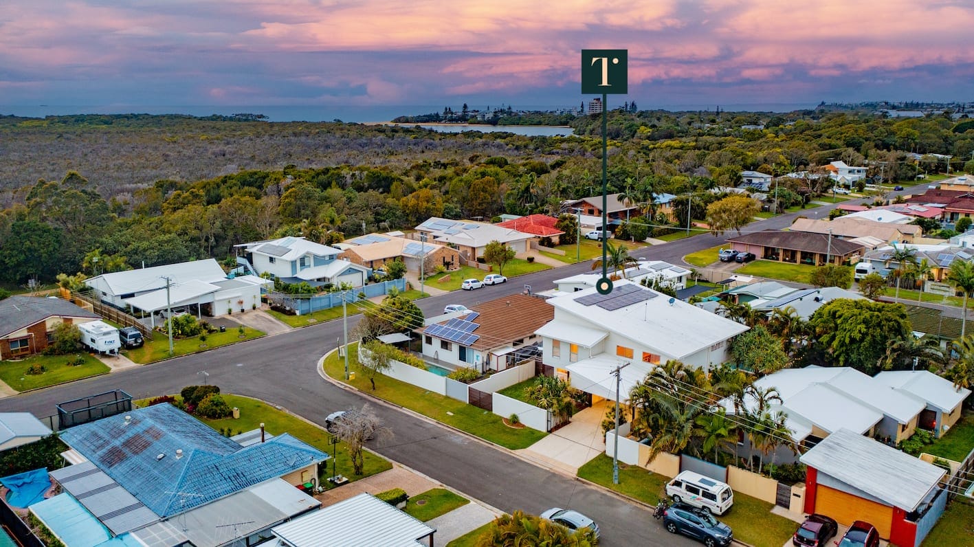 Beachside Entertainer: Footsteps to Lake, Surf, Sand!
