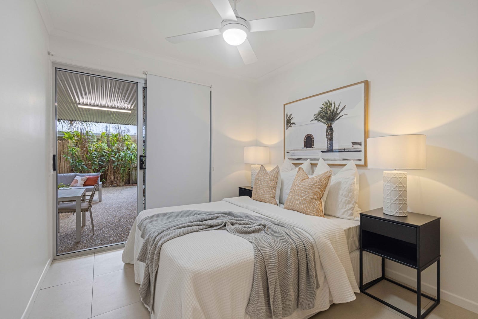 Beachside Entertainer: Footsteps to Lake, Surf, Sand!