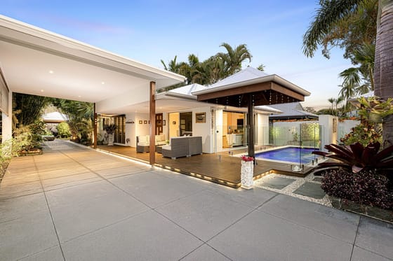 Elegant Sanctuary in Central Coolum Beach