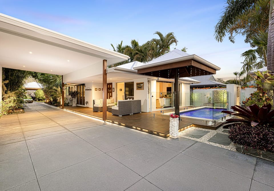 Elegant Sanctuary in Central Coolum Beach
