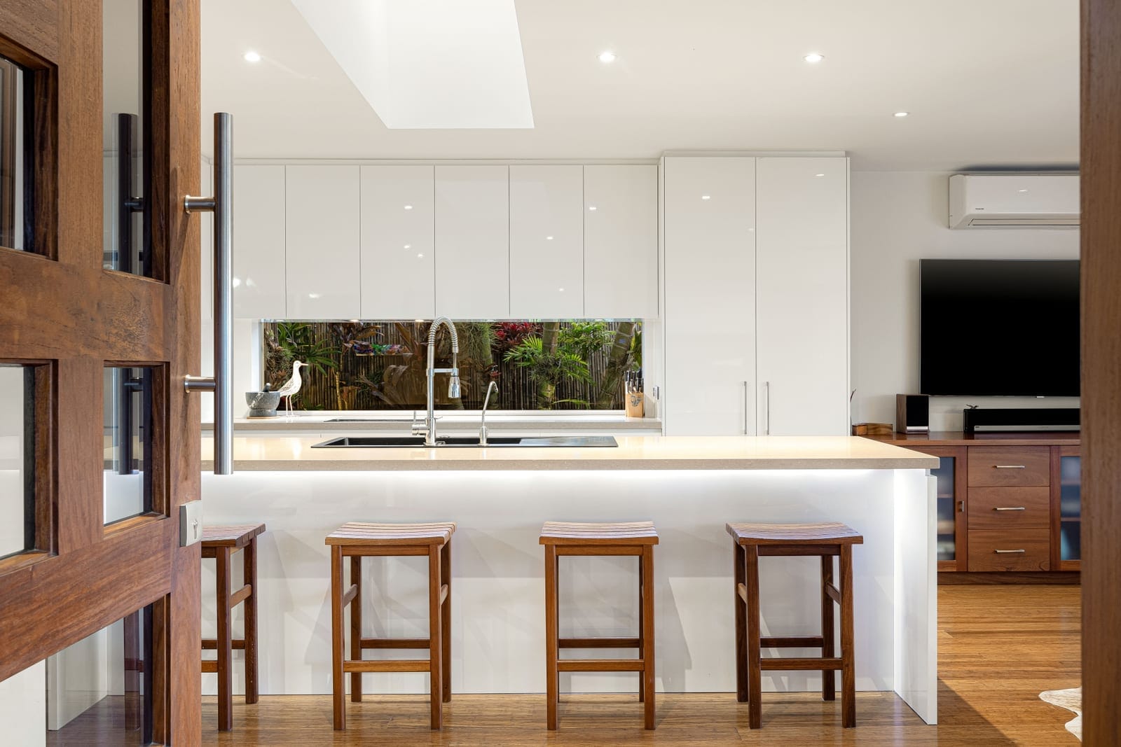 Elegant Sanctuary in Central Coolum Beach
