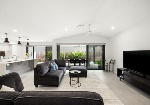Stylish ‘As New’ Designer Home