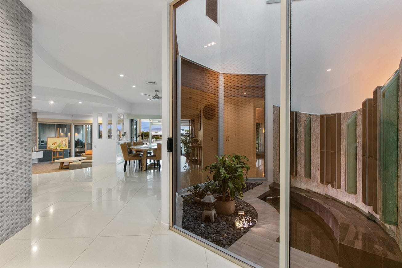 Waterfront Magnificence – Prestige, Lifestyle, Location!