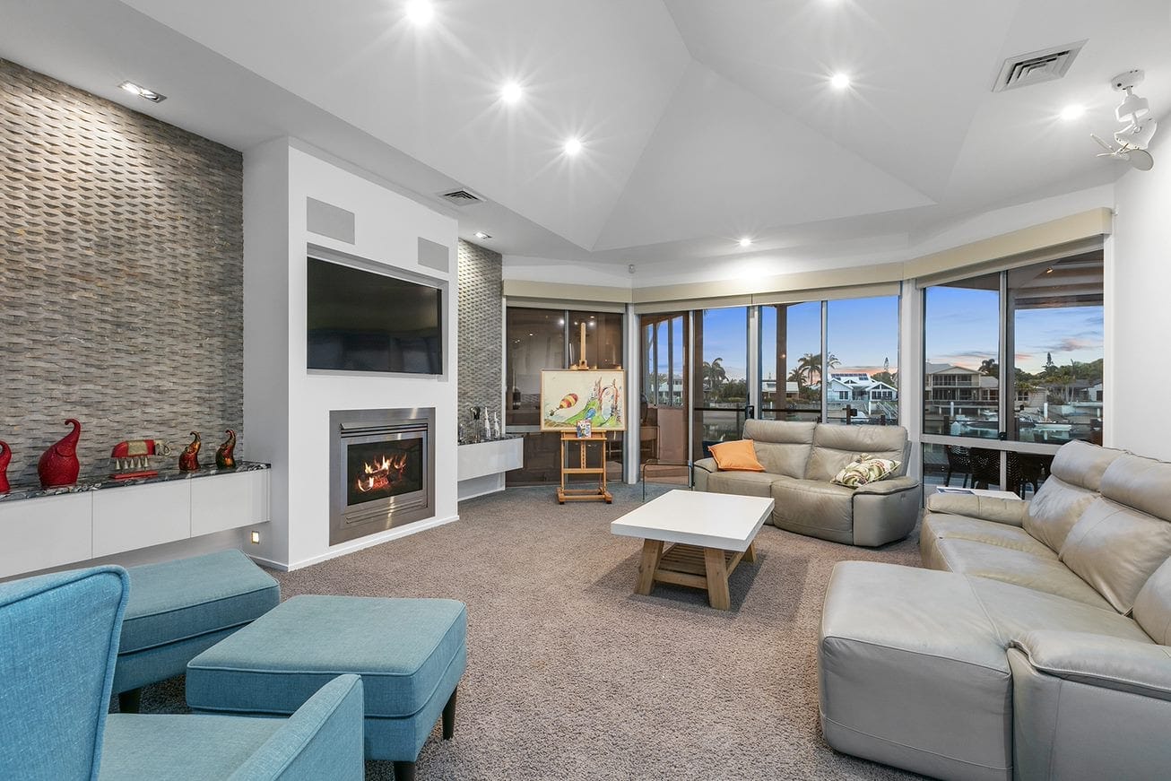 Waterfront Magnificence – Prestige, Lifestyle, Location!