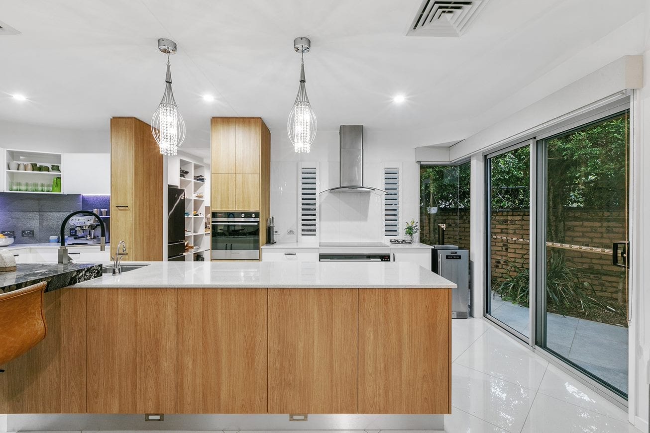 Waterfront Magnificence – Prestige, Lifestyle, Location!