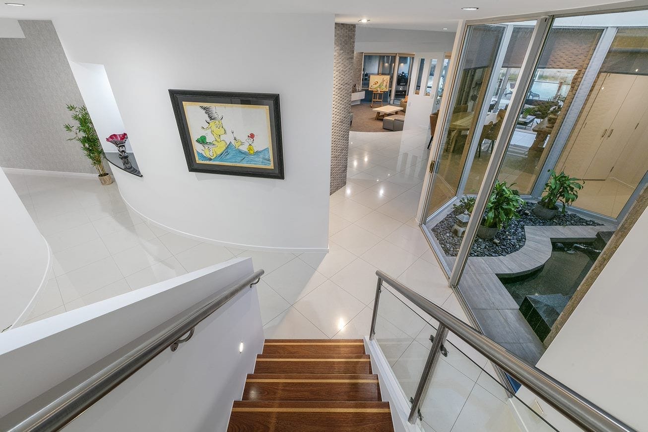 Waterfront Magnificence – Prestige, Lifestyle, Location!