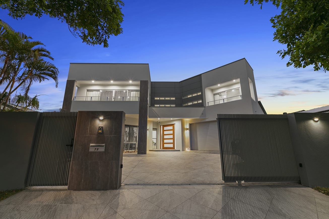 Waterfront Magnificence – Prestige, Lifestyle, Location!