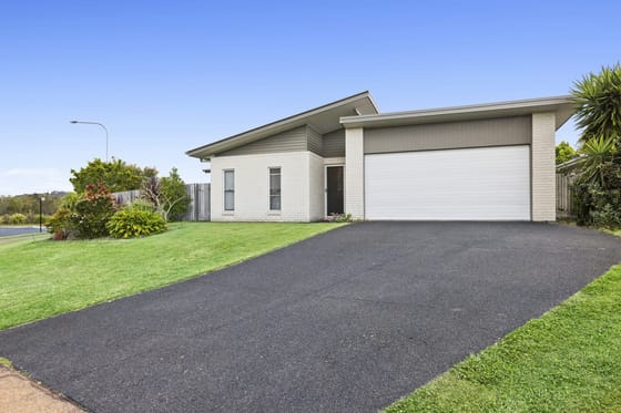 Elegant Duplex Living in Cutters Ridge Estate.
