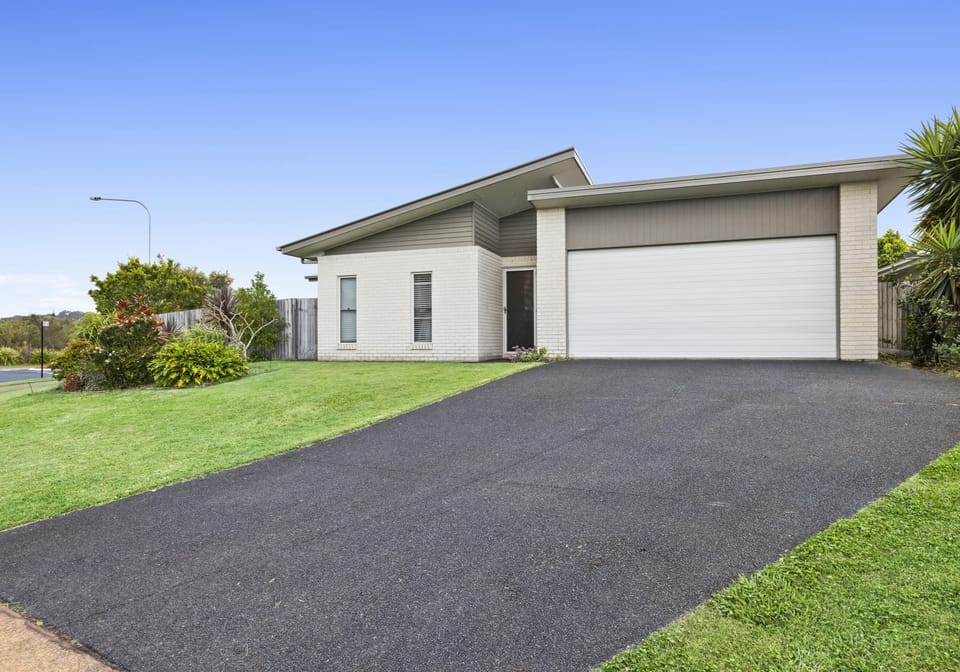 Elegant Duplex Living in Cutters Ridge Estate.