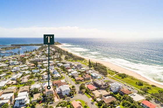 Bright, Light, Renovated – 100m to Beach