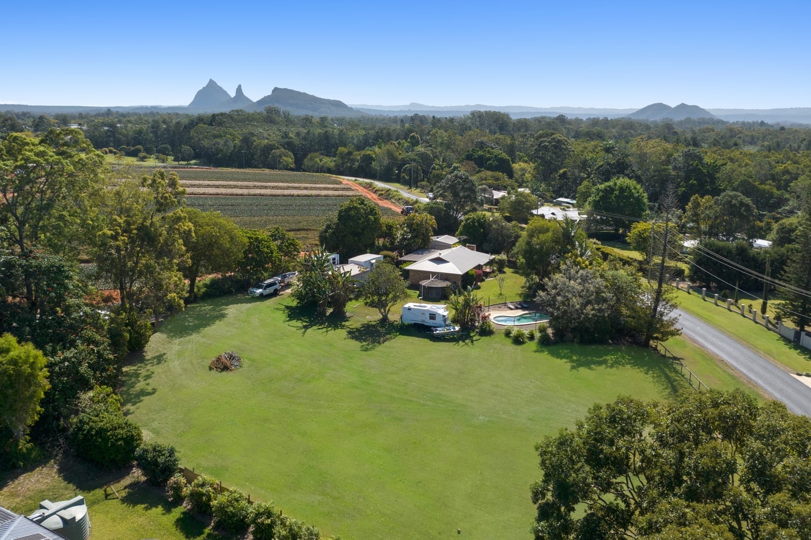 Vacant Possession, 142M Frontage with Subdivision Possibilities (STCA)!