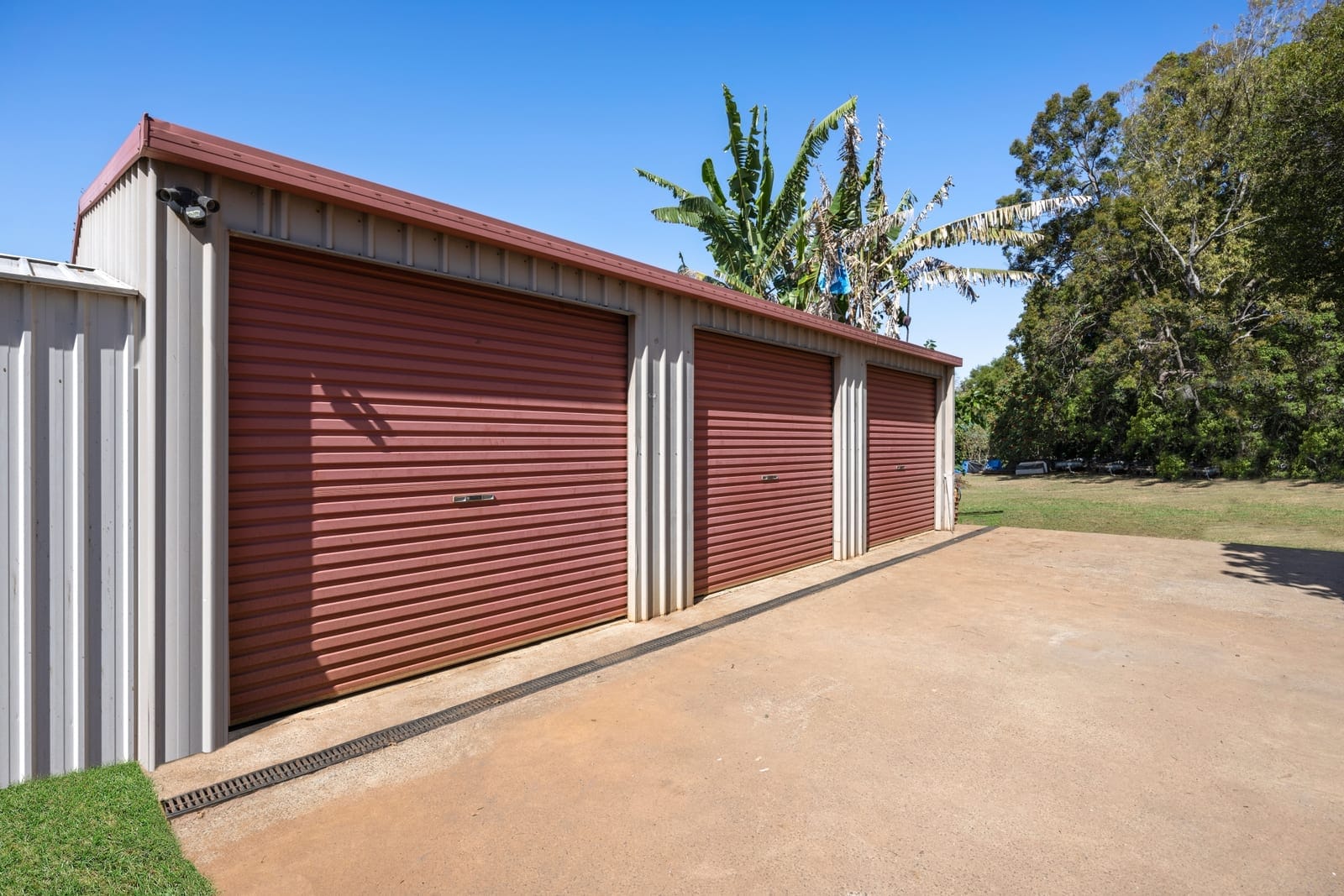 Vacant Possession, 142M Frontage with Subdivision Possibilities (STCA)!
