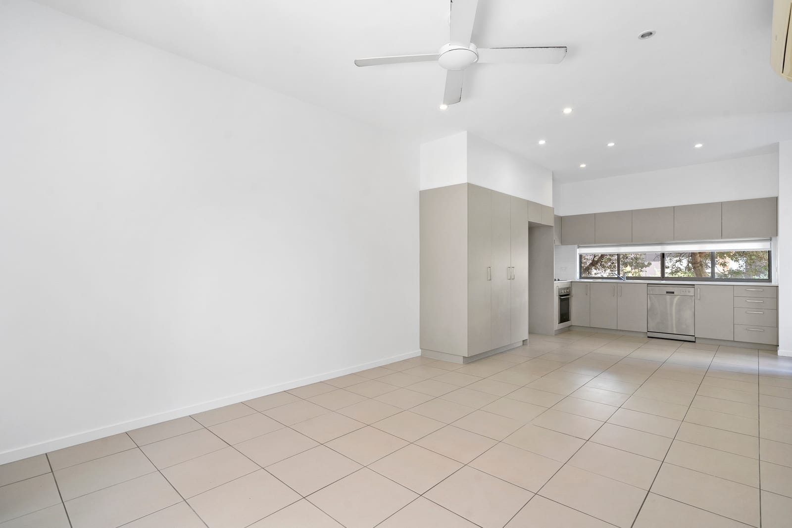 Low Maintenance, Beachside Delight
