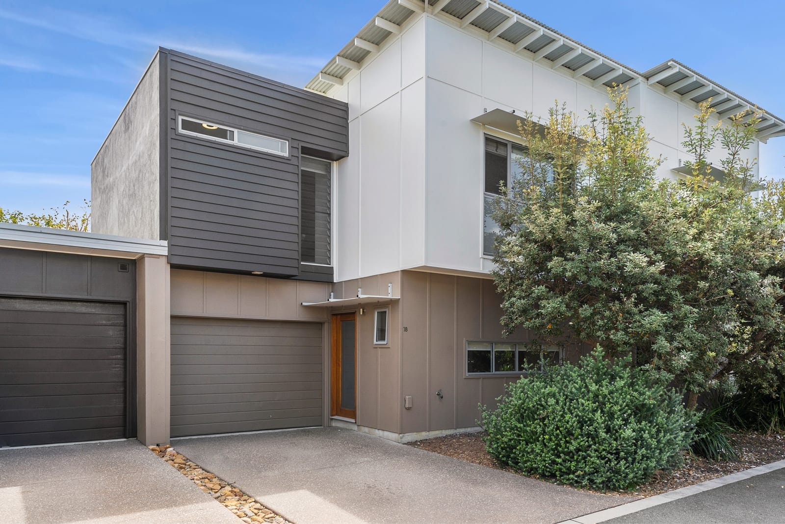 Low Maintenance, Beachside Delight